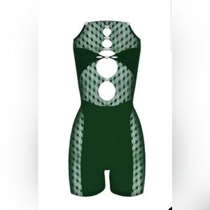 Postergirl Jetta jumpsuit. Green. Body shape wear.